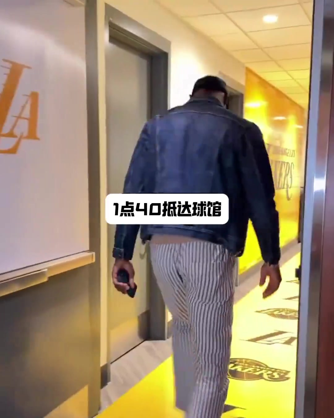 詹姆斯告诉你想要成为伟大球员首先就是别迟到