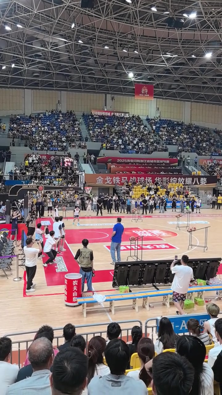 战神真不是吹的刘玉栋浙BA中场活动穿牛仔裤没热身三分10中10