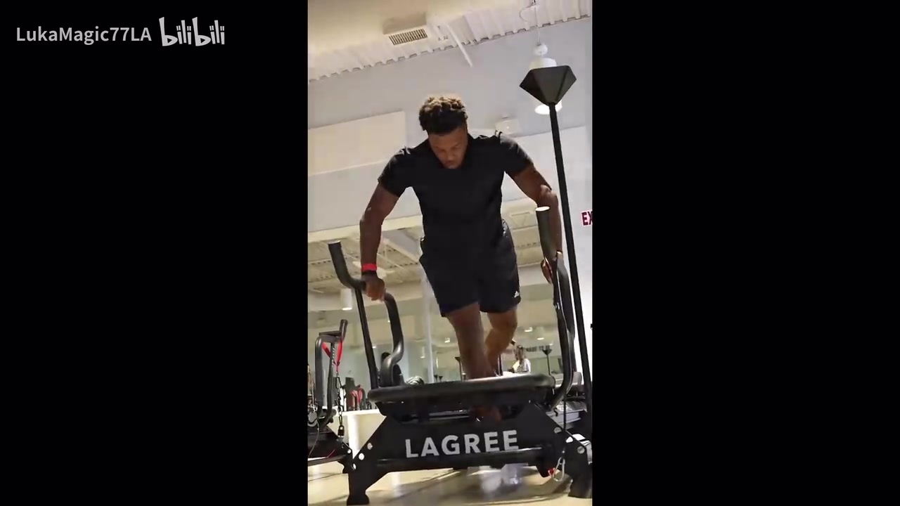 准备开启第20个赛季小钢炮洛瑞休赛期训练视频