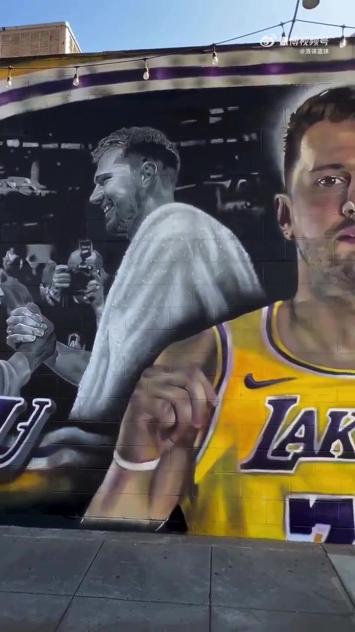重温昔日温情时刻东契奇与科比Gigi的最新壁画