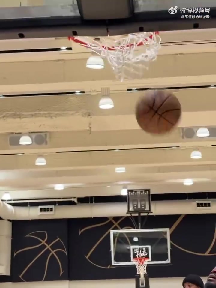 早日回到赛场欧文已经开始做一些恢复训练动作