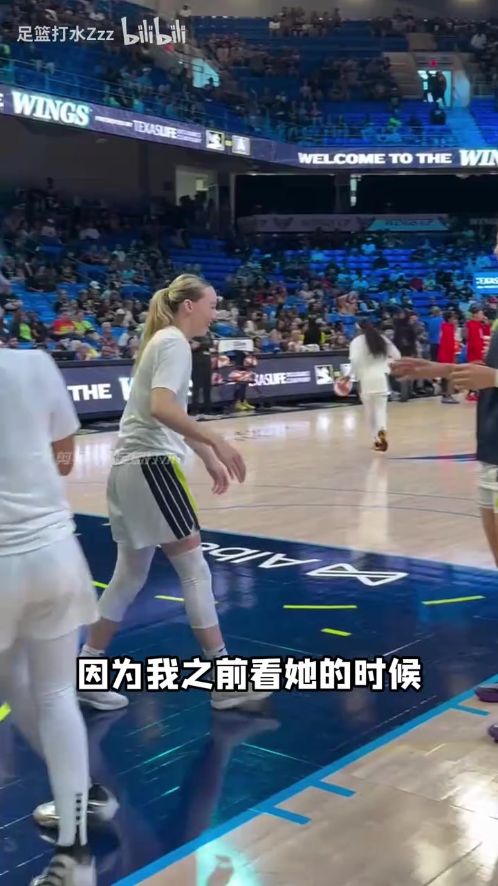 李月汝佩奇打球丝滑很有观赏性每天很臭屁很爱开玩笑