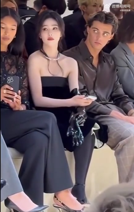 跨界同框科比大女儿变美啦一旁的白鹿也真是白到发光