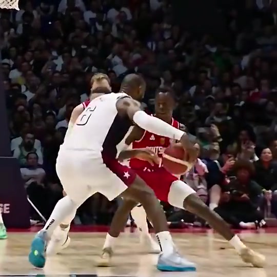 慢镜回看詹姆斯此前最后时刻单挑施罗德这球满满都是细节啊