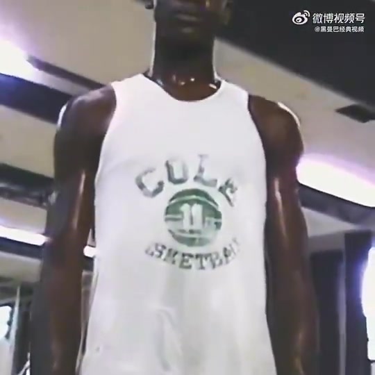 珍贵录像带高中时期的奥尼尔对篮框的摧残真的太狠了