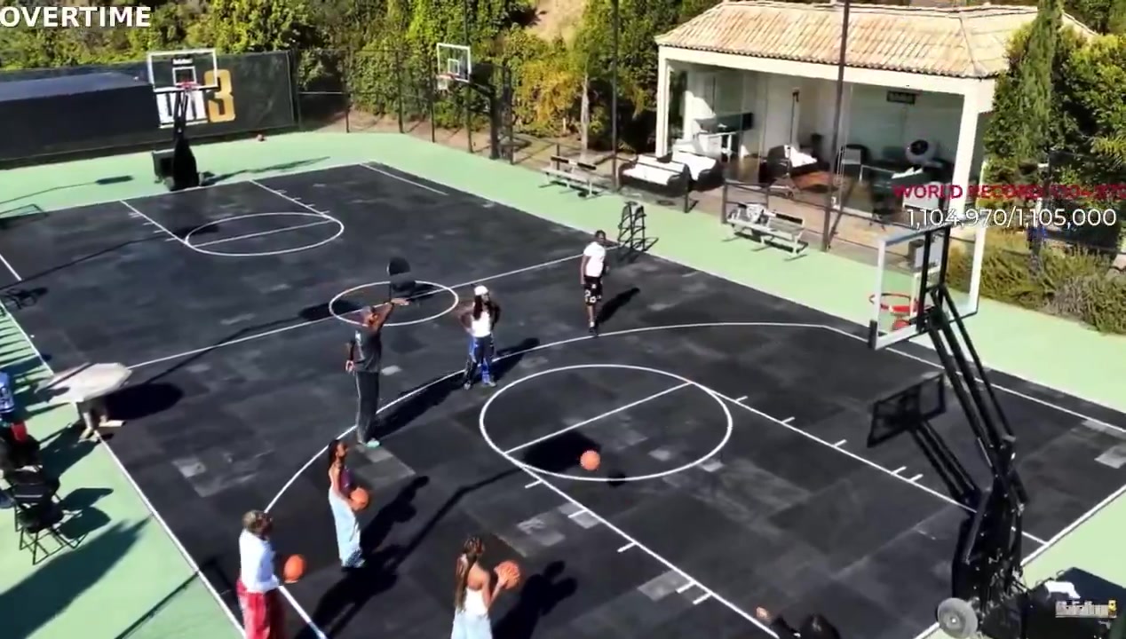 AI詹姆斯直播时三分球居然13中2