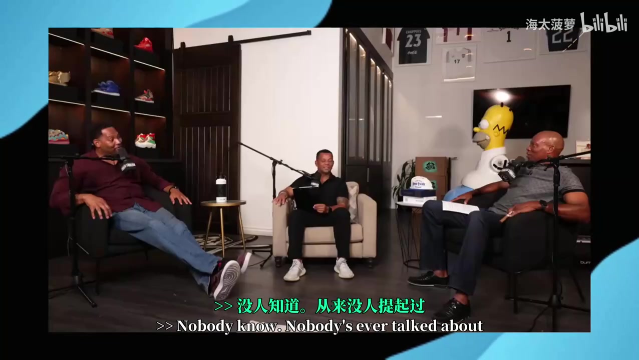 霍里奥尼尔更衣室里把AC格林象征禁欲的绿熊放在自己裆部