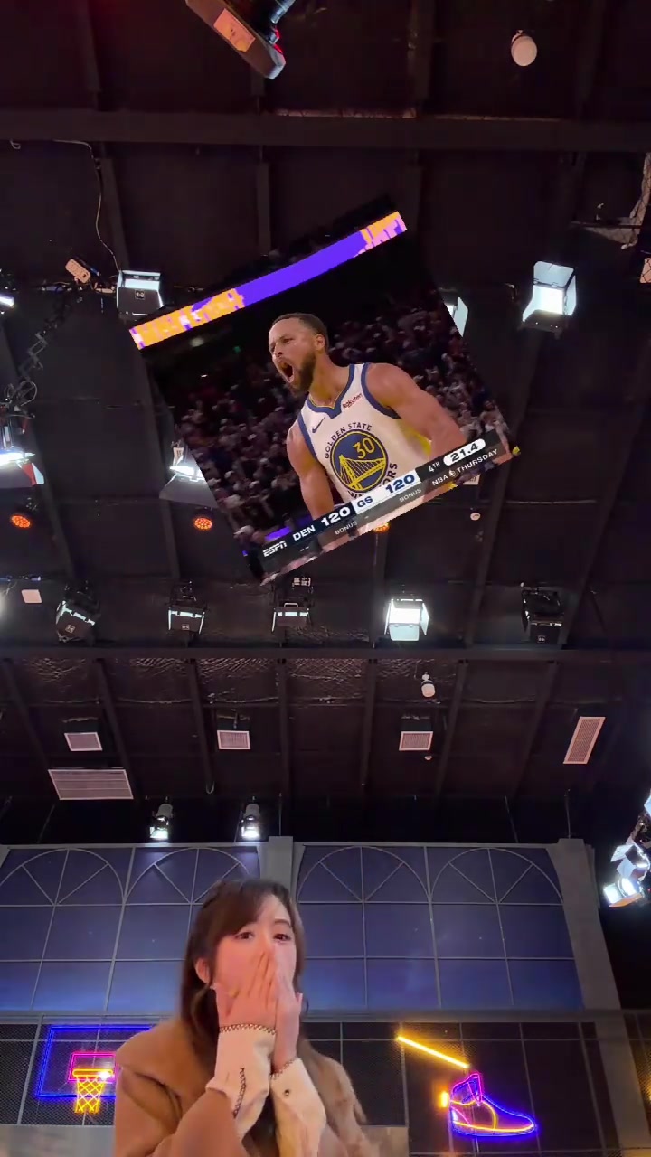 女主播小七晒看勇士直播视频库里超远3分看high了