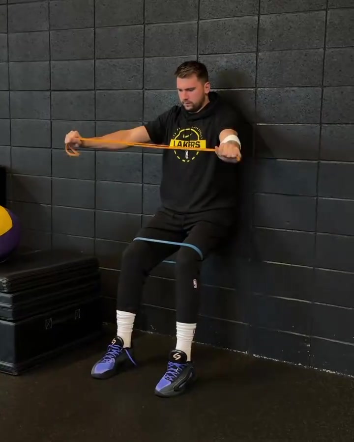 状态火热东契奇晒自己刻苦训练的视频新赛季争一下MVP