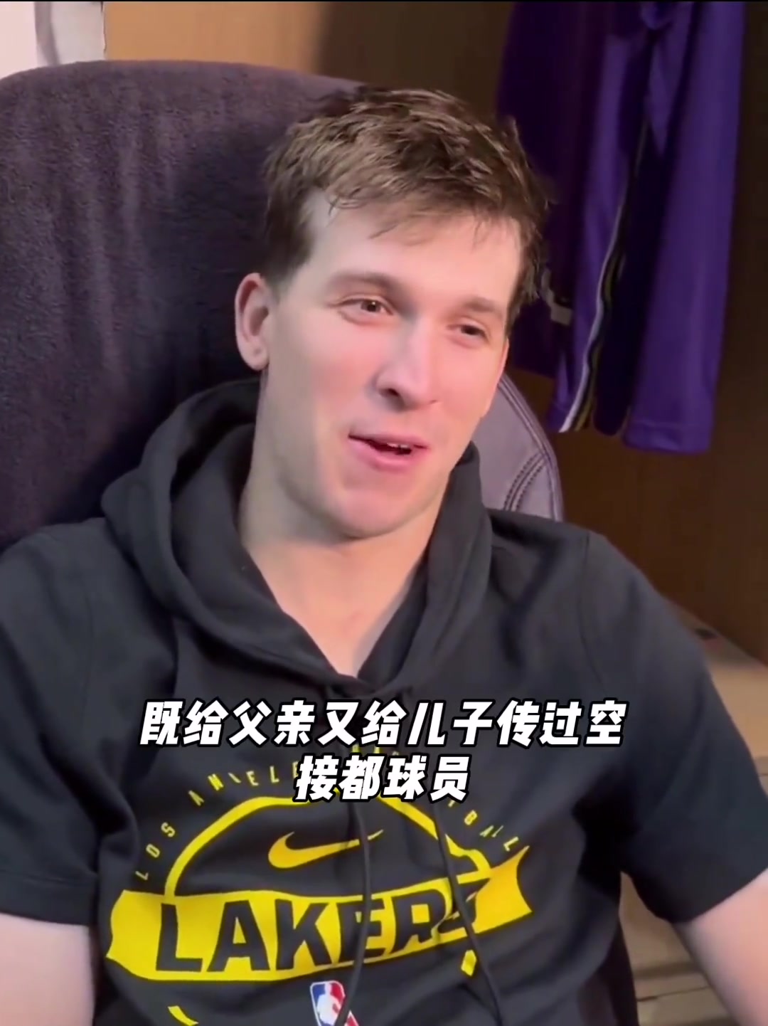 跟新王打得火热同时又不慢待老王情商妥妥的高