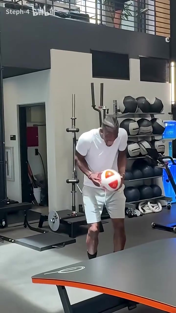 好兄弟名场面看内马尔送上空接助攻巴特勒暴扣