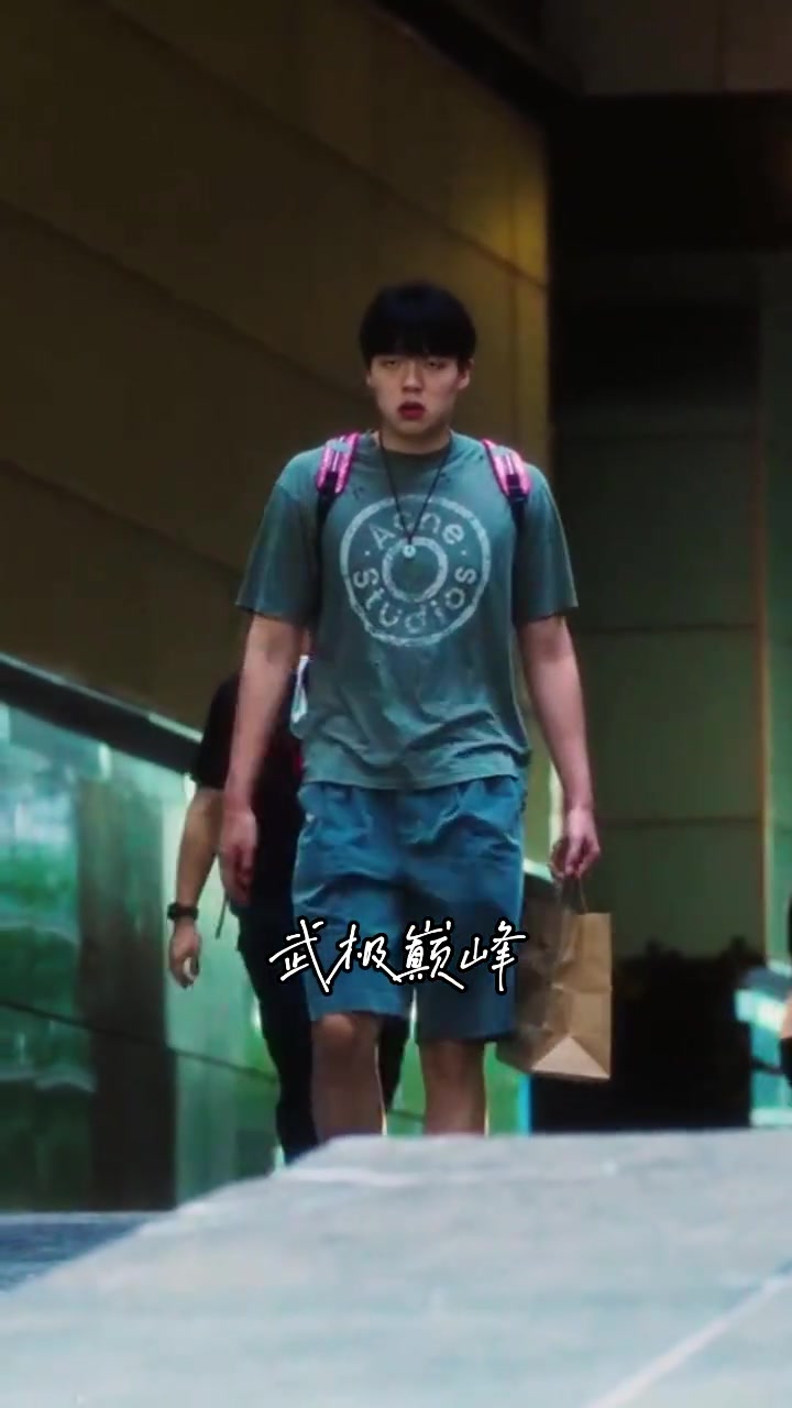 今日能否出场杨瀚森随队前往迈阿密热火球馆