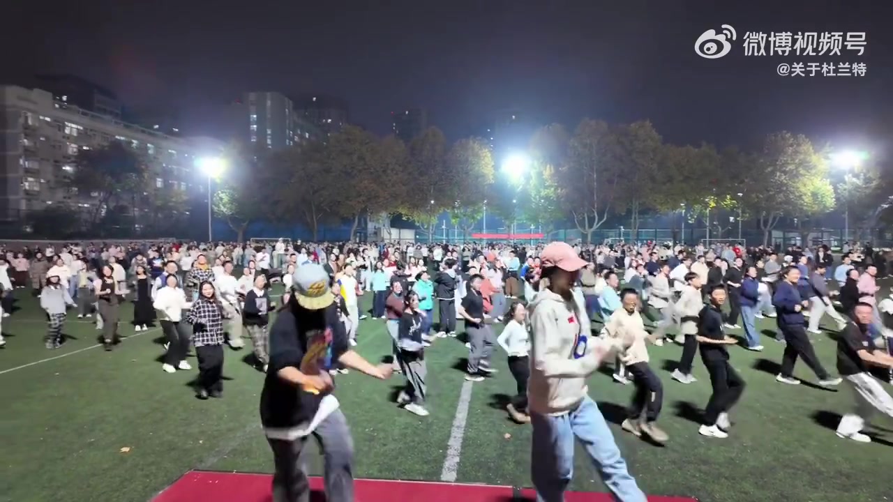 出圈了西安交通大学千人齐唱库里之歌