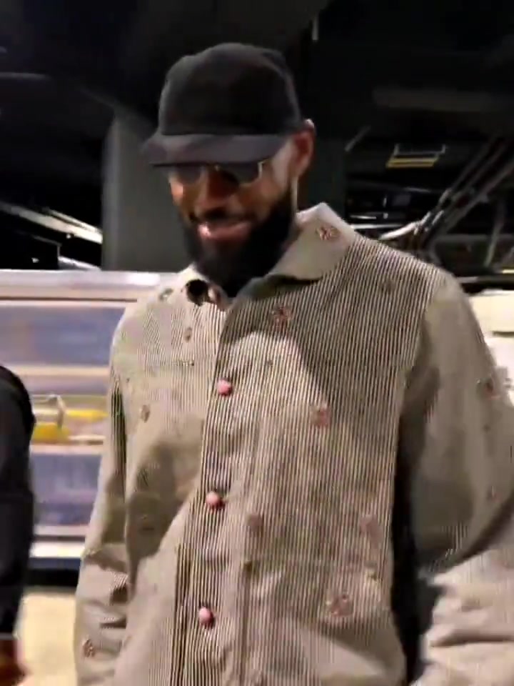 老詹谈首秀能赢比赛总是很成功的很幸运能够做我喜欢做的事