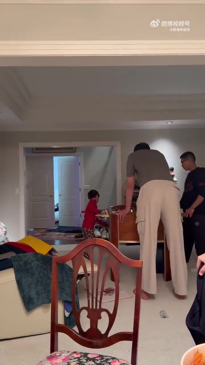 吃上感恩节火鸡了瀚森与翻译家人去美国当地华人家里做客了