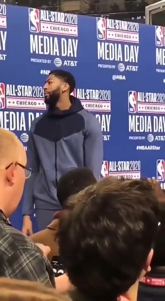 当众撒糖名场面浓眉明星赛不顾采访大声表白詹姆斯