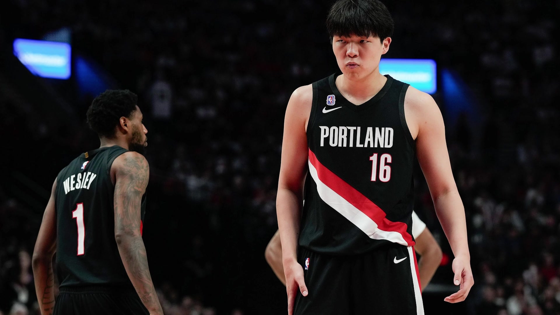 确实有长进瀚森与队友直接英语沟通对面挡拆外弹我们就换防