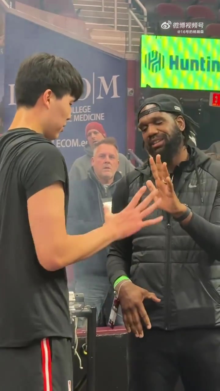 这一项天赋好像比状元强杨瀚森和奥登碰面互动比手掌大小