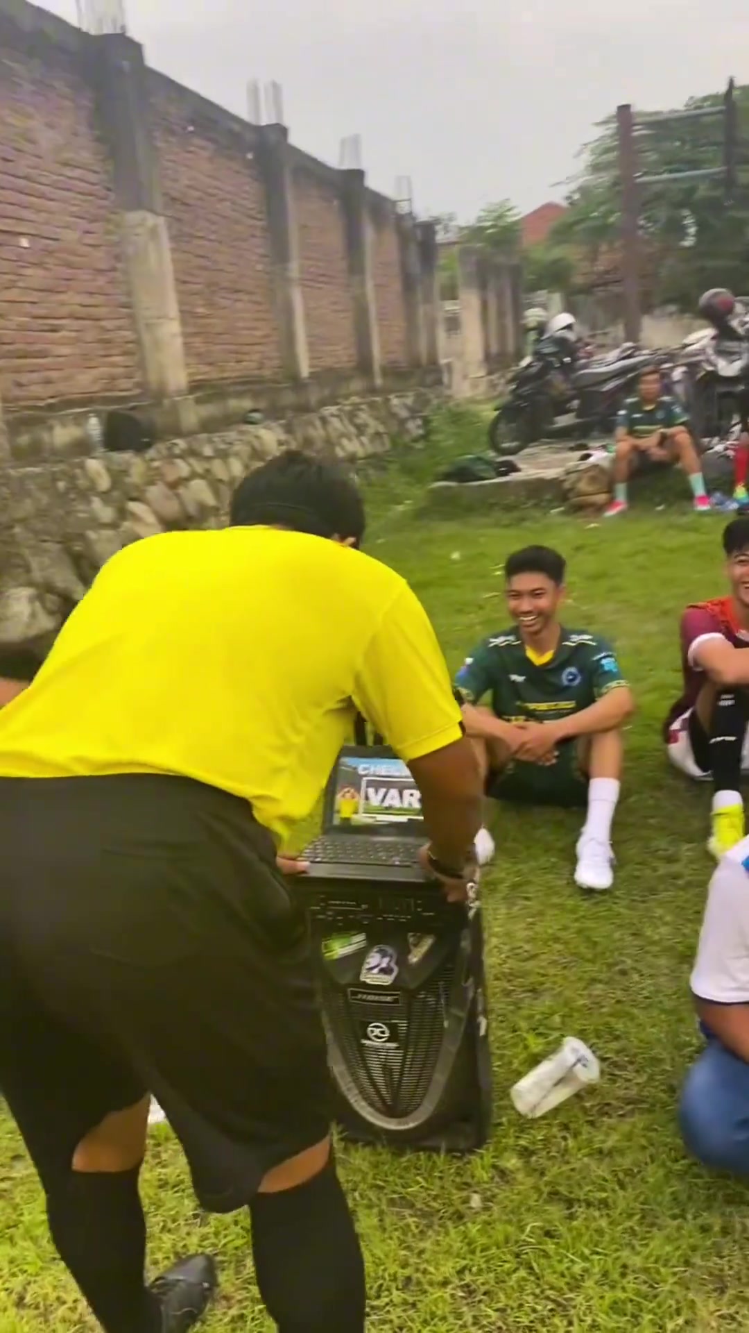 太黑了啊看VAR是裁判的谎言