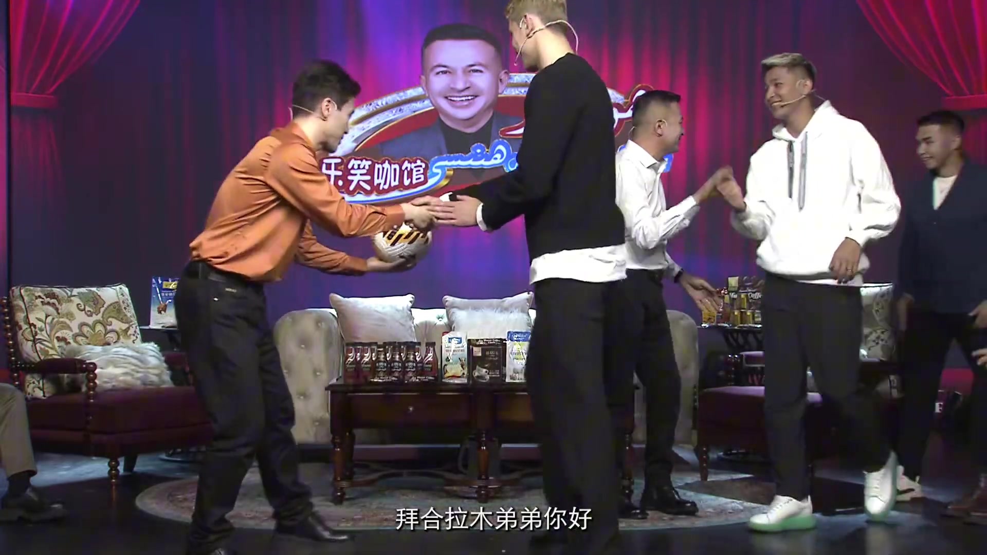 拜合拉木都去参加综艺啦拜合拉木在这么多新疆帅哥里还是顶级