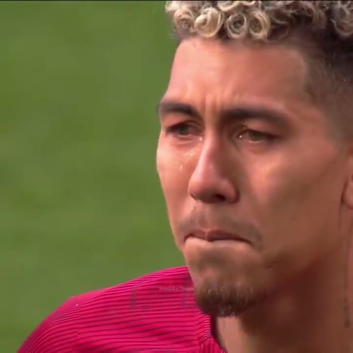 玉面郎君泪洒赛场红军名场面告别仪式上落泪的菲尔米诺