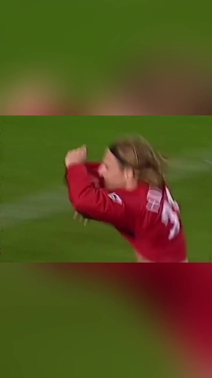 裁判我还没穿衣服呢弗兰脱衣庆祝没穿上 只能半裸参与防守