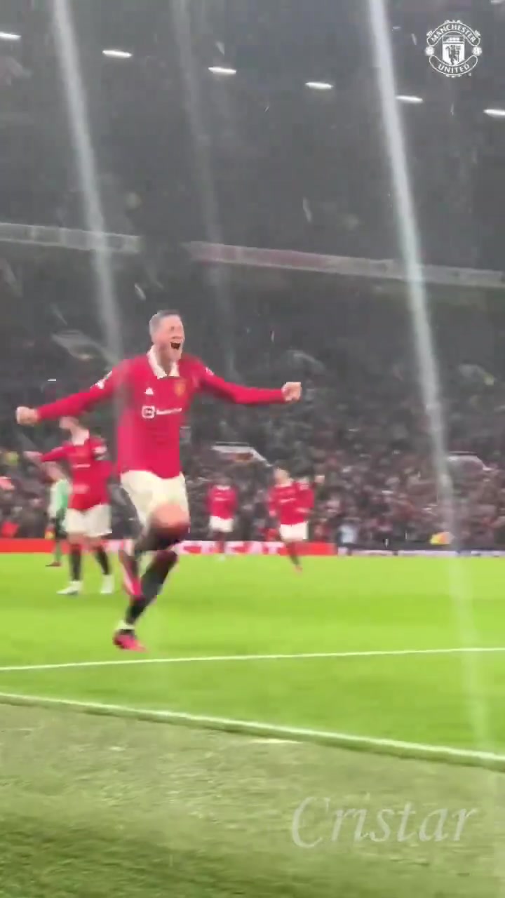 曼联球迷那天野花做了场玫瑰的梦......