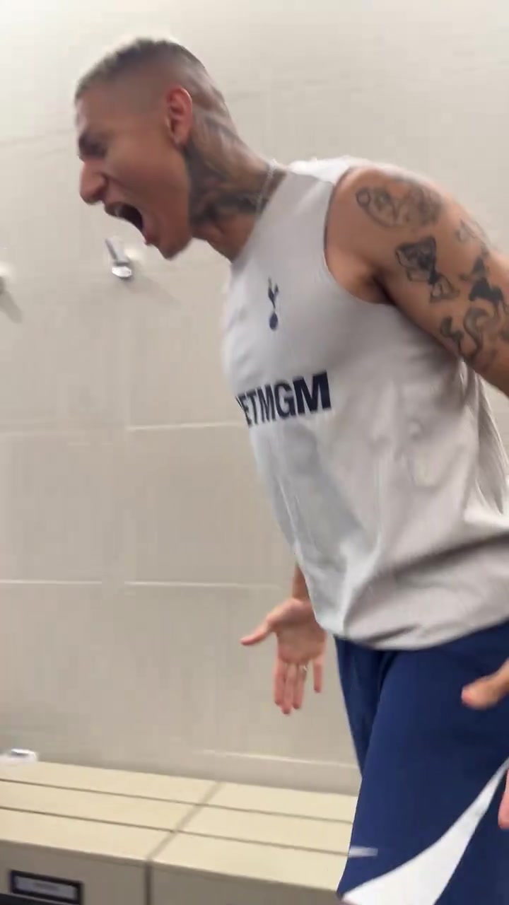 过于真实折返跑训练前vs折返跑训练后职业球员也顶不住