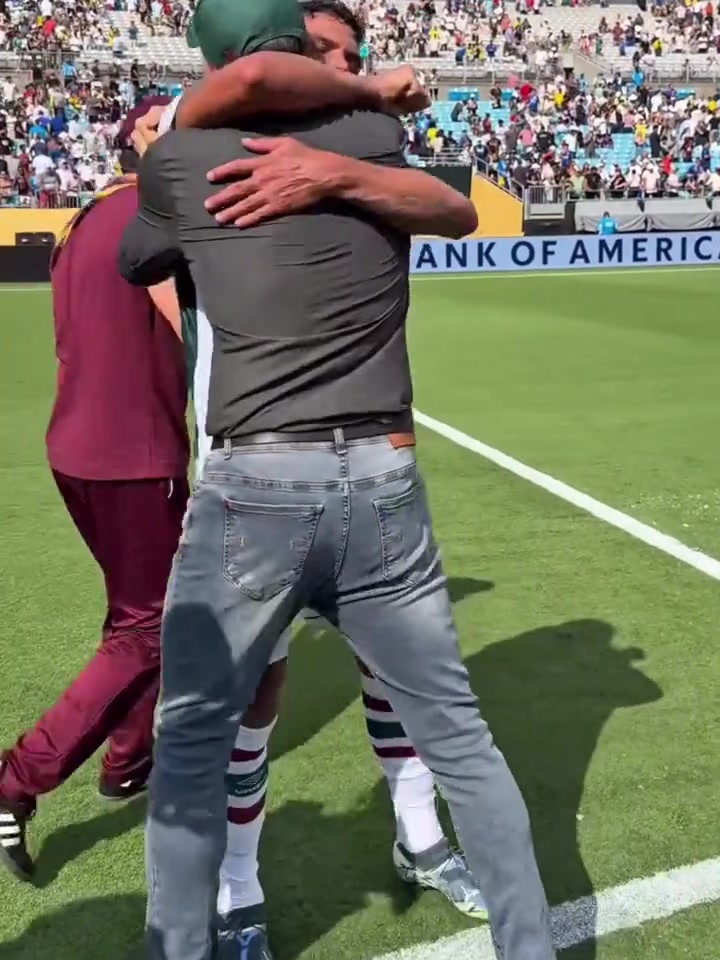 老兵不死弟媳8解围2拦截3抢断带队晋级赛后和主教练激情相拥