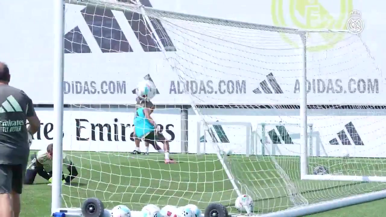 吕迪格怒推也没用姆巴佩训练赛上演蛮不讲理进球