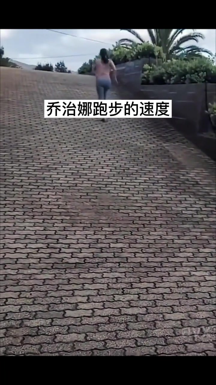 坚持多年的训练名场面C罗和乔治娜一起到户外锻炼