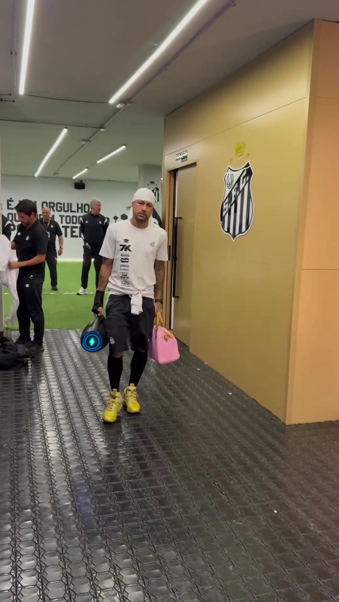 内马尔也是自带BGM的男人