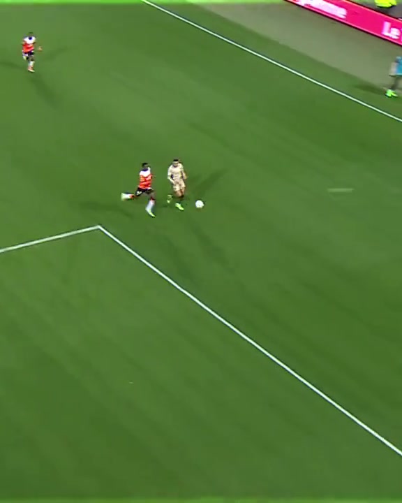 空中油炸丸子姆巴佩这球完美诠释什么叫脚下频率