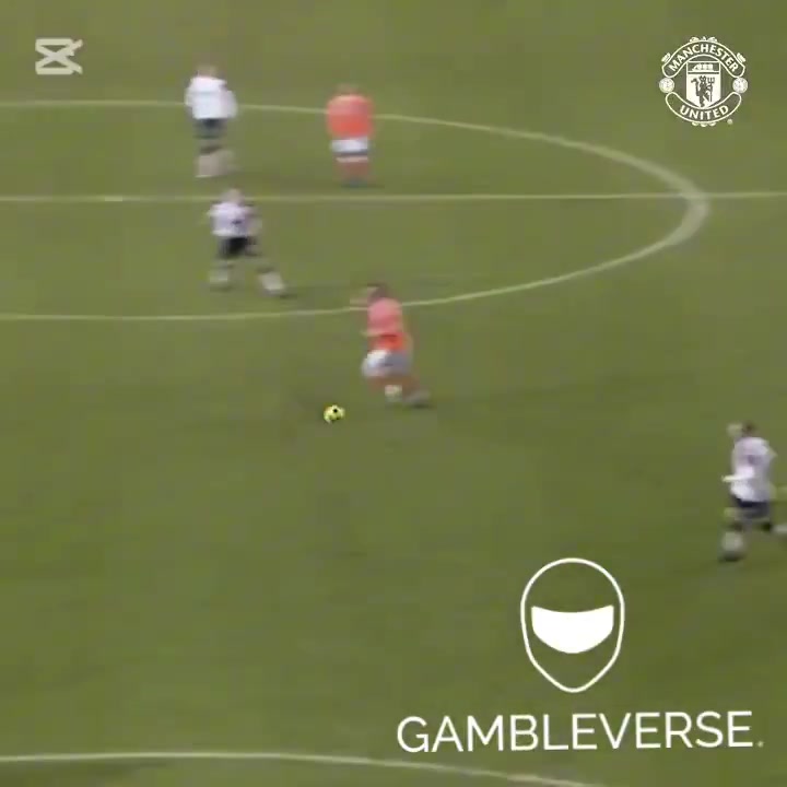 国外网友潇洒哥这脚停球比我手接的还好