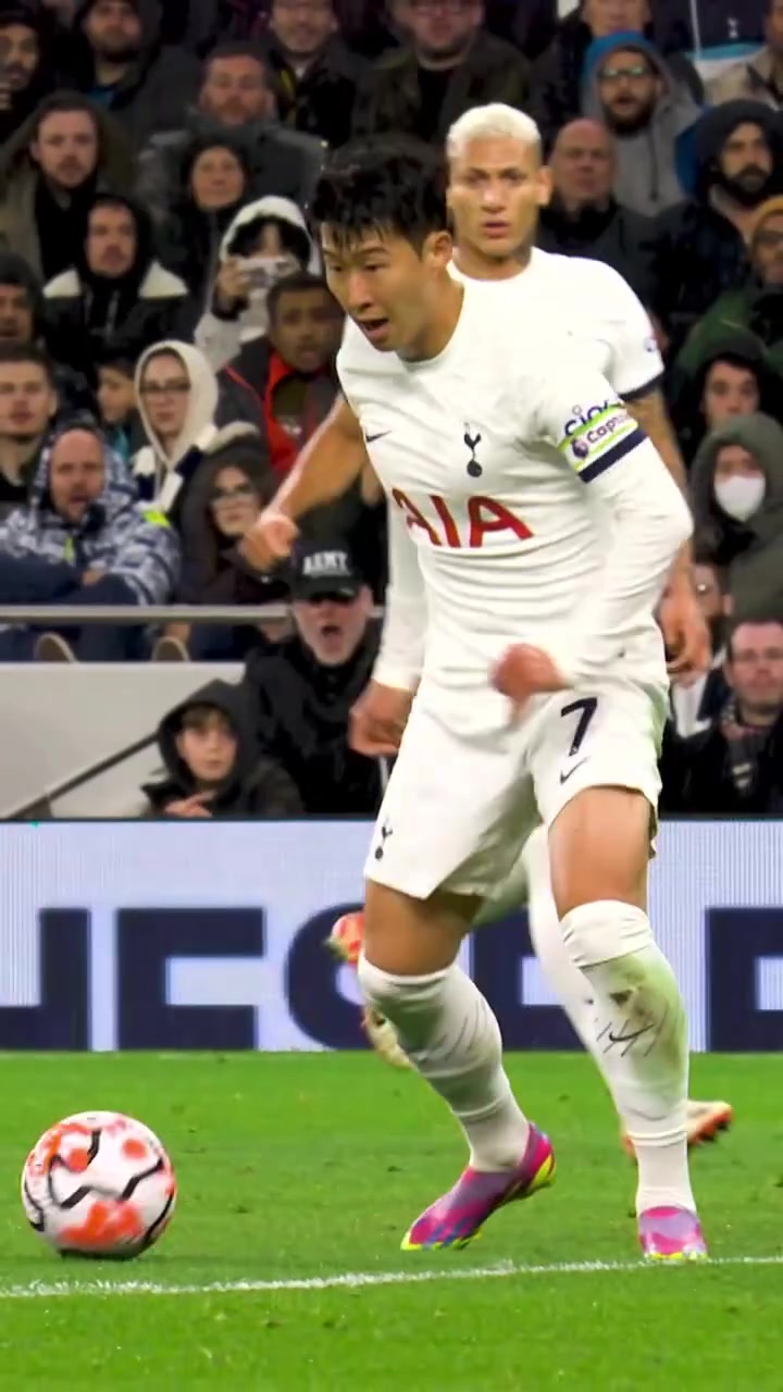 充满艺术感的一球名场面慢镜头看孙兴慜的黄金搓射