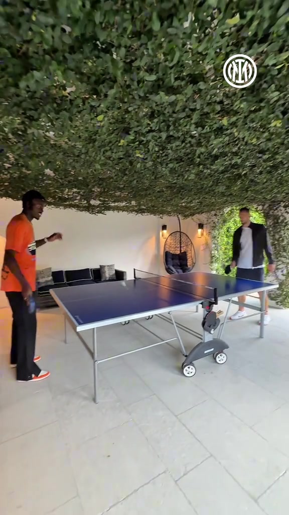 实拍德弗里和比塞克打乒乓球网友请求出战