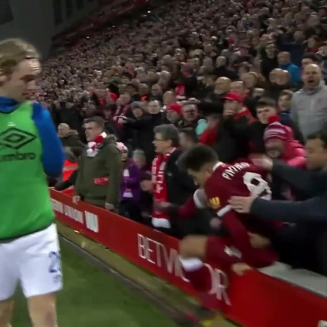 在赛场上受欺负了怎么办菲尔米诺干回去就完了