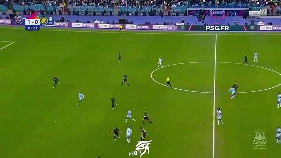 什么水平C罗对阵巴黎上演花式穿裆过人