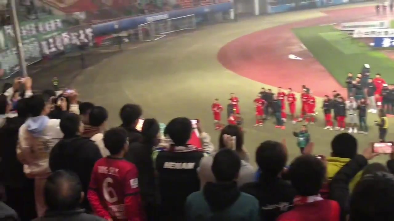 河南2-2战平浙江后两队球迷共喊干死成都