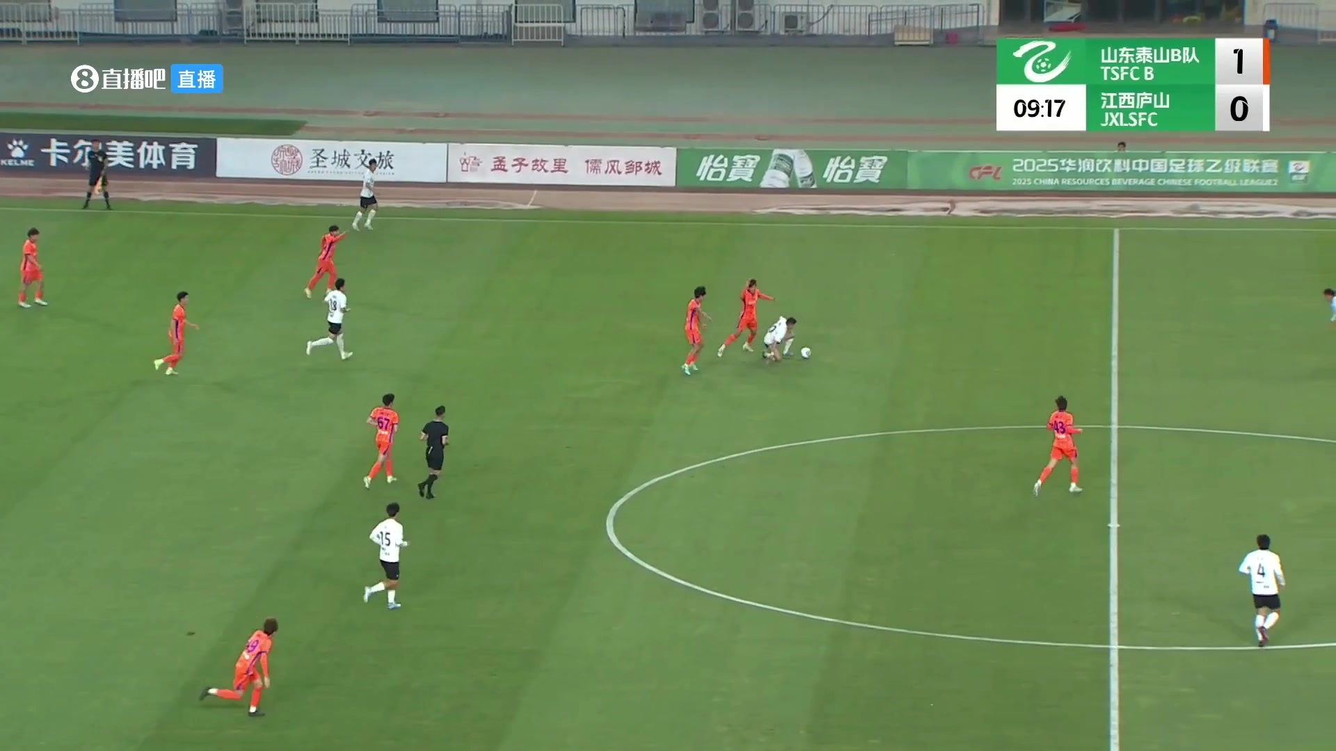 中乙惊现中圈吊射名场面这个门将在干嘛啊