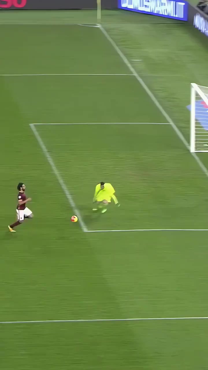 这也能踢进萨拉赫在罗马时期这粒零角度进球真的惊为天人