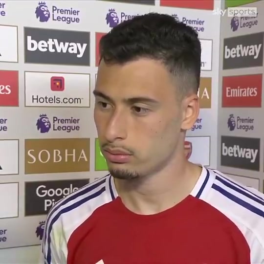 成队友了上赛季被诺尔高剪刀脚飞铲小马丁我差点断腿