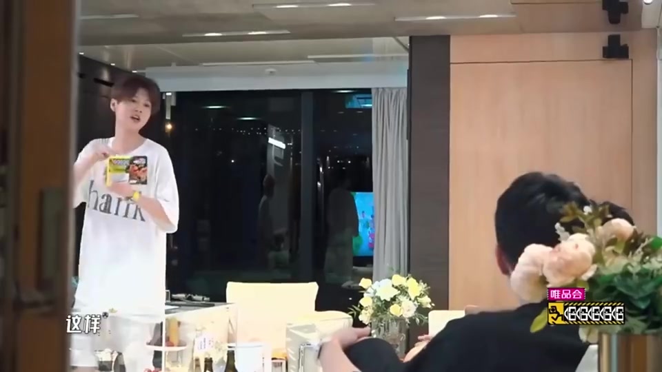 忘了18年他们拍跑男时就是俄罗斯世界杯当时还请的菲戈