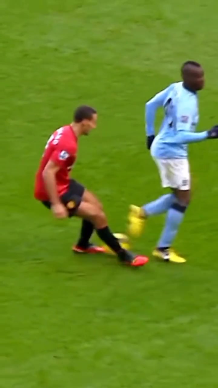 脖子一下世界级曼奇尼这个妖孽迟早要气死我