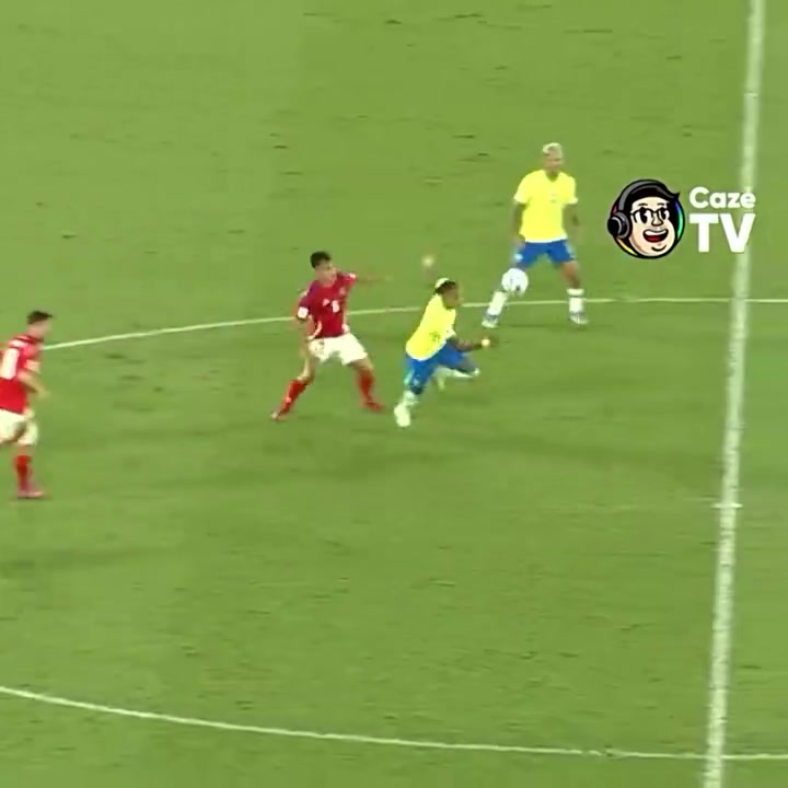 这才是巴西足球埃斯特旺人球分过拉菲尼亚完成精彩摆脱防守