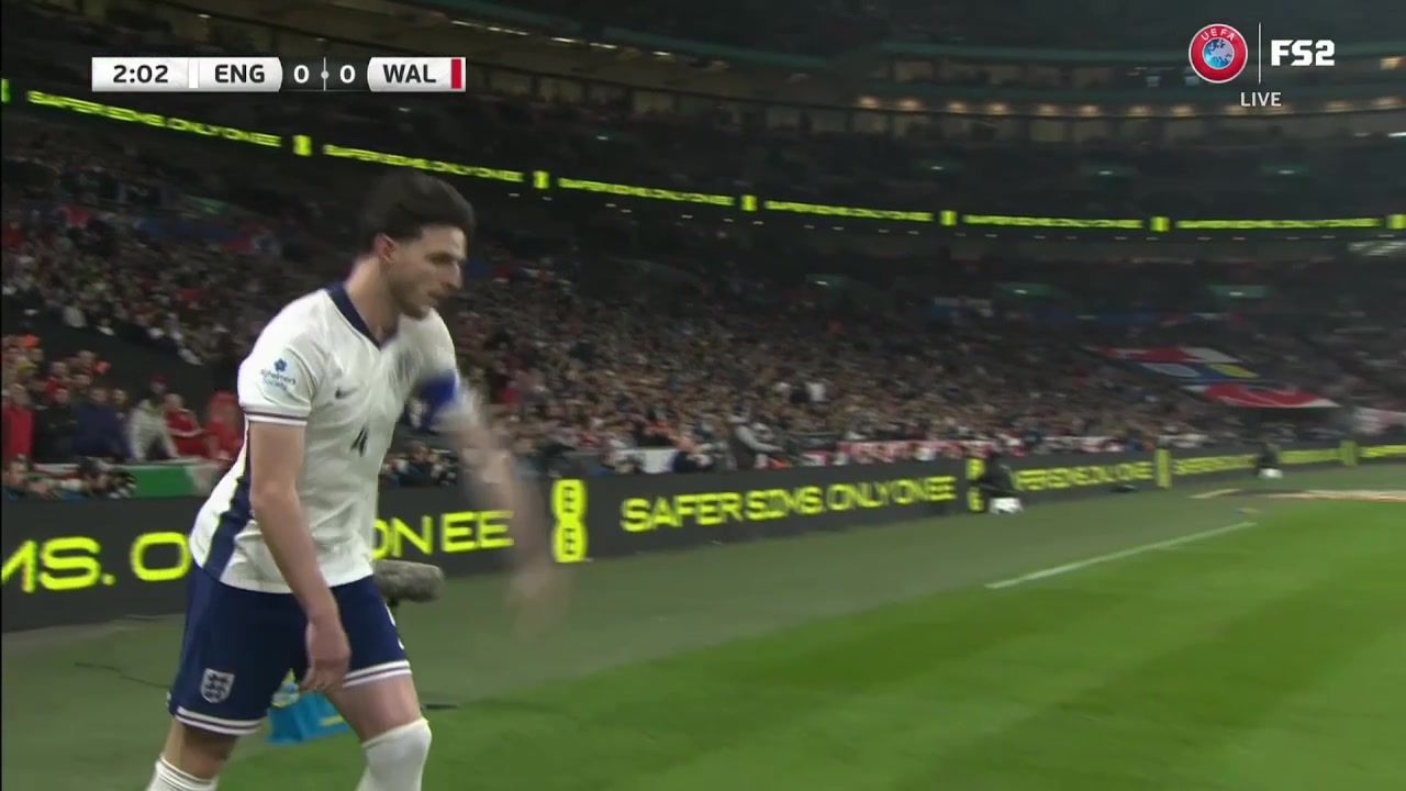 英格兰3分钟梦幻开局格伊倒三角送助攻 罗杰斯攻入国家队处子球