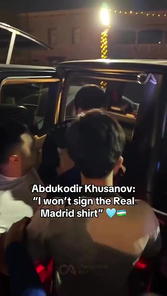 乖孩子啊出于对曼城的尊重此前胡桑诺夫没有在皇马球衣上签名