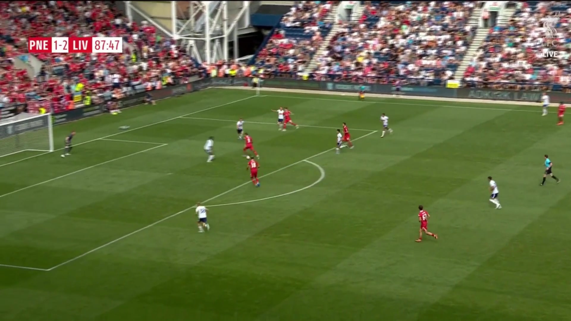 加克波破门同样做出若塔经典庆祝动作现场红军球迷掌声沸腾