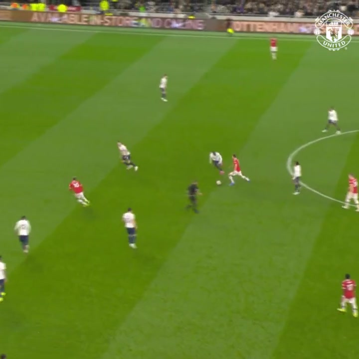 毫不手软拉什福德面对热刺时打进了这粒精彩的单刀球