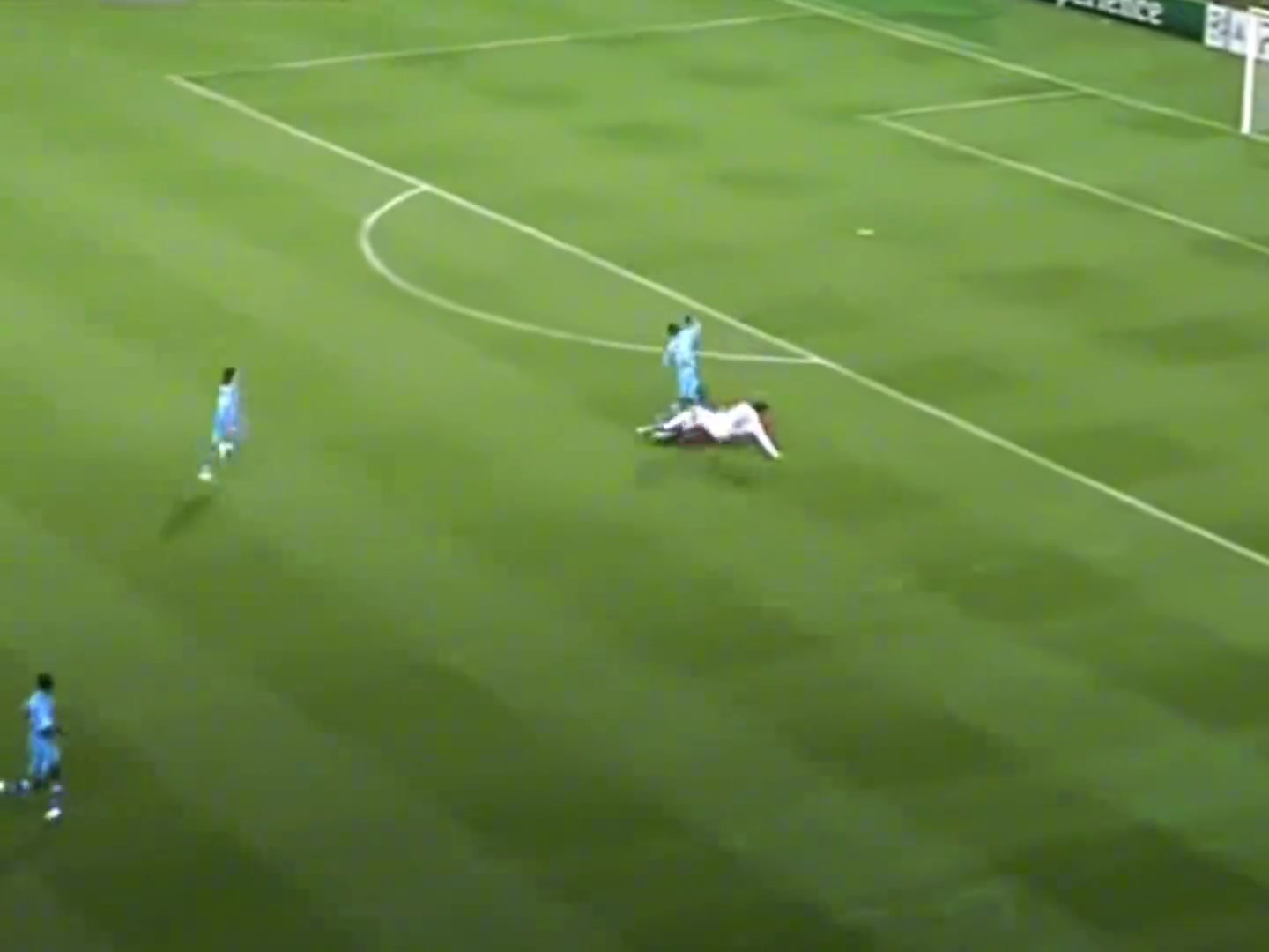 巅峰C罗有多恐怖️摔倒后迅速起身进球